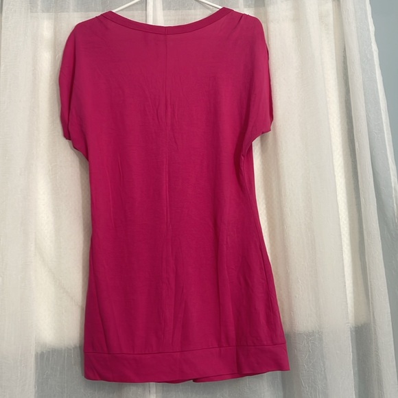 Razzle dazzle pink top size M PTP 19” length 30” - Picture 2 of 6
